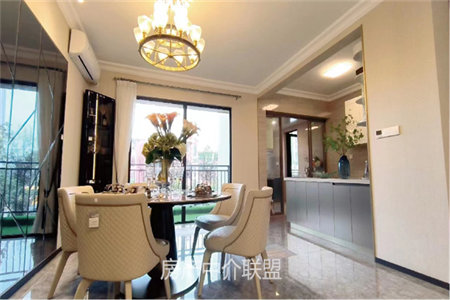 世界城二期精装三房，拎包入住首付29万，证在手过户方便！